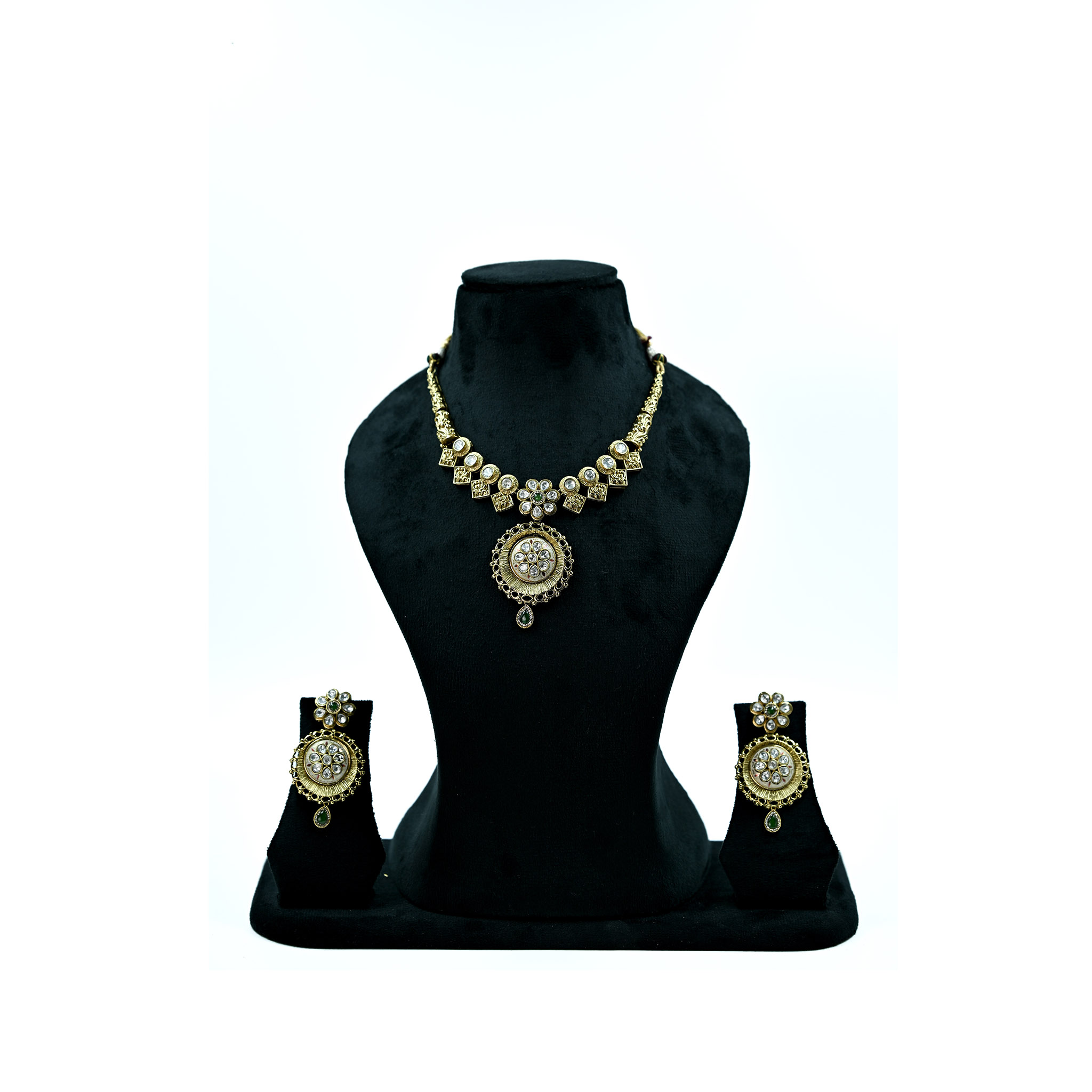 Classic Kundan Pendant Necklace Set